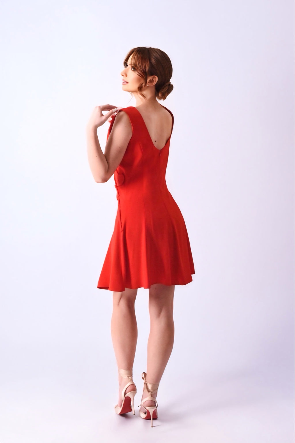 Rochie scurtă din crepe cu detaliu în talie – Roșu Coral