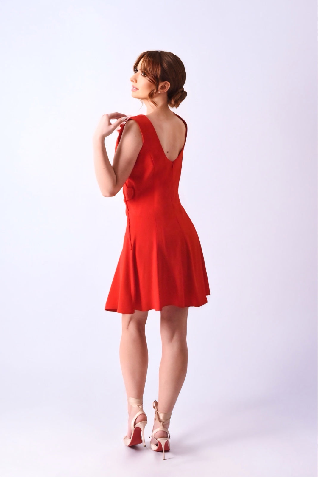 Rochie scurtă din crepe cu detaliu în talie – Roșu Coral