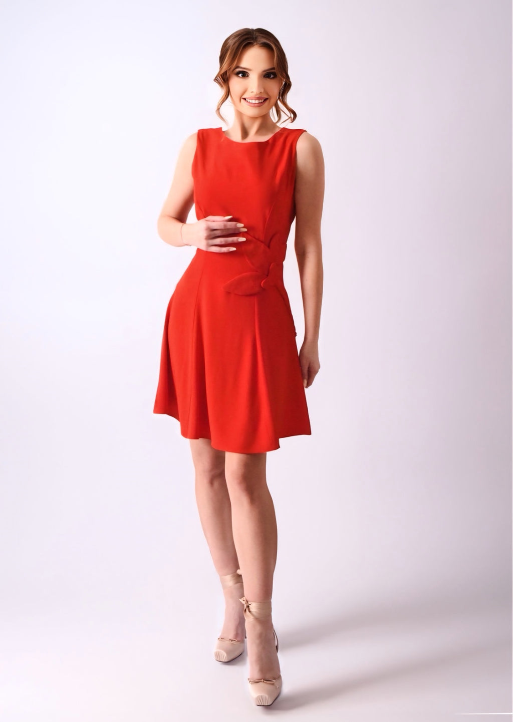 Rochie scurtă din crepe cu detaliu în talie – Roșu Coral